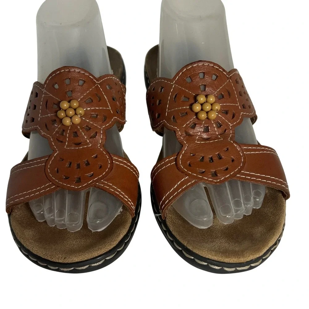 Clarks Slide Sandals Women 10 Brown Leather Floral Laser Cut Beads 26065703